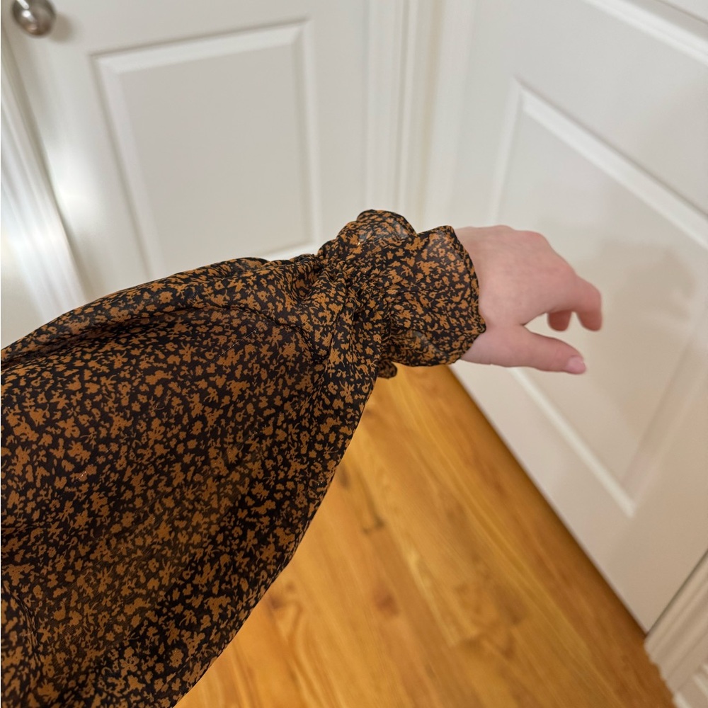 GRADE & GATHER BLACK AND RUST RUFFLE SLEEVE GOLD THREAD TOP - Picture 4 of 8